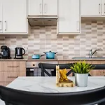 Sunnyvillas 1 Bedroom Apartman Protarász
